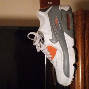 NIKE AIRMAX  SIZE 5Y